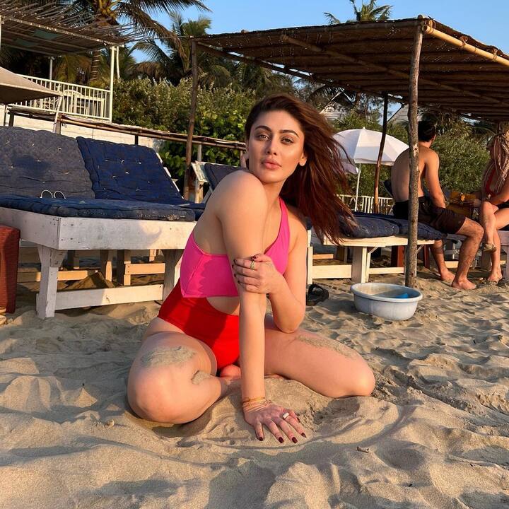અભિનેત્રીએ પોતાના ઈન્સ્ટાગ્રામ પર બિકિની તસવીરો શેર કરી છે. આ તસવીરોમાં એક્ટ્રેસ બિકિનીમાં હોટ પોઝ આપતી જોવા મળે છે.