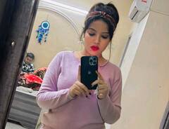 पवन सिंह की दूसरी बीवी के कमरे में दिख रहा ये शख्स है कौन? सेल्फी देख फैंस ने पूछे कई सवाल, क्या आपने किया नोटिस