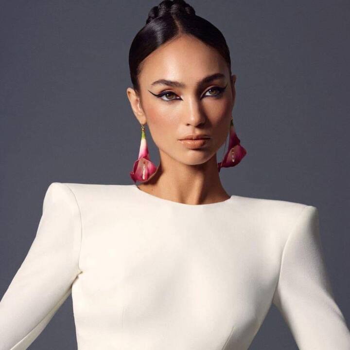 স ইউনিভার্স ২০২২-এর মুকুট জিতে নিলেন আর'বনি গ্যাব্রিয়েল (R'Bonney Gabriel)।