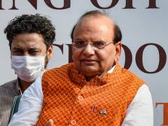 दिल्ली: दुकानों को सील किये जाने का मामला, सदर बाजार के व्यापारियों का LG हाउस के बाहर प्रदर्शन