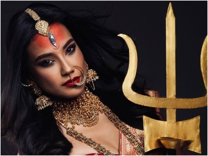 Miss Universe 2023: इस साल मिस यूनिवर्स पेजेंट में दुनियाभर की कंटेस्टेंट ने कॉस्ट्यूम राउंड के दौरान अपने लुक से ध्यान खींचा. नेपाल की कंटेस्टेंट का लुक भी सोशल मीडिया पर काफी वायरल हो रहा है.