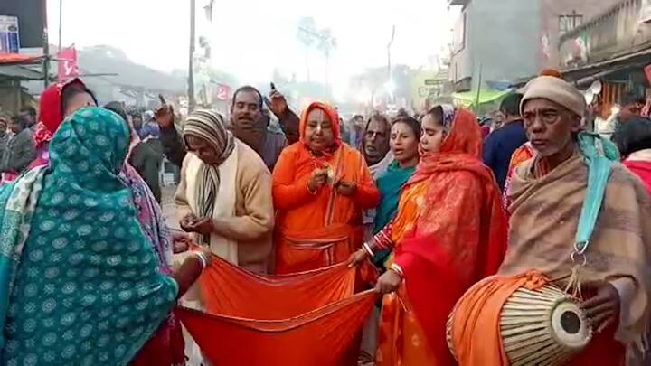 বীরভূমের ইলামবাজারের কেঁদুলি গ্রাম। অনেকে বলেন, ‘গীতগোবিন্দ’র রচয়িতা কবি জয়দেব দ্বাদশ শতকে এই গ্রামে জন্মগ্রহণ করেন।