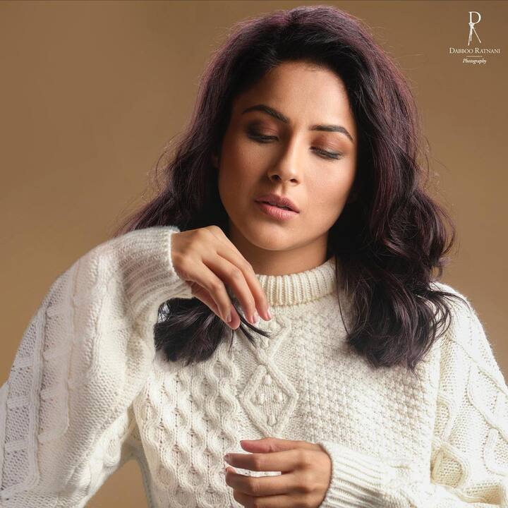 शहनाज गिल आज सबसे पॉपुलर एक्ट्रेसेस में से एक हैं. एक्ट्रेस ने हिंदी सिनेमा में अपने करियर की शुरुआत टीवी शो ‘बिग बॉस 13’ (Bigg Boss 13) से की थी.