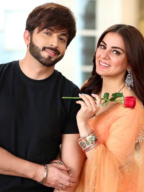 करण और प्रीता की रोमांटिक तस्वीरों से नजरें नहीं हटा पाएंगे