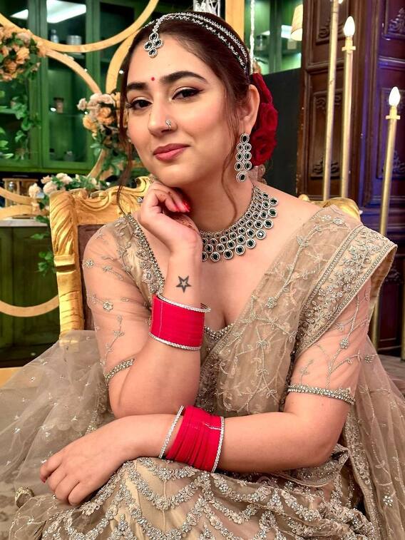 बड़े अच्छे लगते हैं कि प्रिया हैं इतनी पढ़ी-लिखी