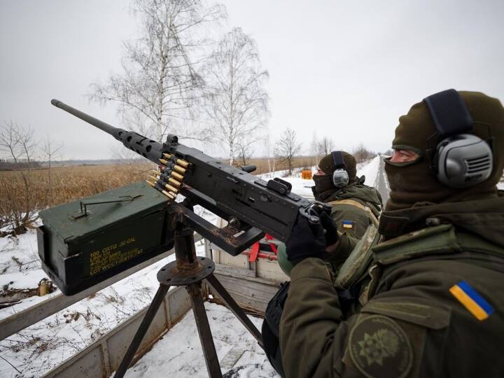 Russia Ukraine War: रूस यूक्रेन के बीच युद्ध जारी है. इस युद्ध के बीच यूक्रेन की सेना ने युद्ध क्षेत्र में तैनात उनके स्नाइपर को ढूंढ निकालने की चुनौती दी है.