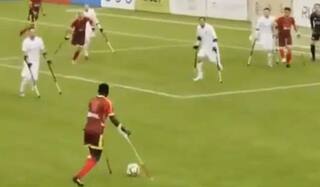 Amazing Video: ਬੈਸਾਖੀਆਂ ਦੇ ਸਹਾਰੇ ਇੱਕ ਲੱਤ ਨਾਲ ਫੁੱਟਬਾਲ ਖੇਡਦੇ ਹੋਏ ਖਿਡਾਰੀਆਂ ਦੇ ਹੌਂਸਲੇ ਨੂੰ ਸਲਾਮ ਕਰ ਰਹੇ ਹਨ ਲੋਕ