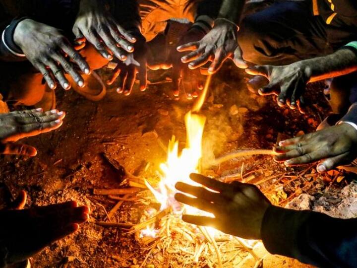 दिल्ली के पालम में तापमान 4.8 डिग्री सेल्सियस रिकॉर्ड किया गया. मौसम विभाग के मुताबिक 18 जनवरी के बाद तापमान में धीरे-धीरे बढ़ोतरी होने की संभावना है.