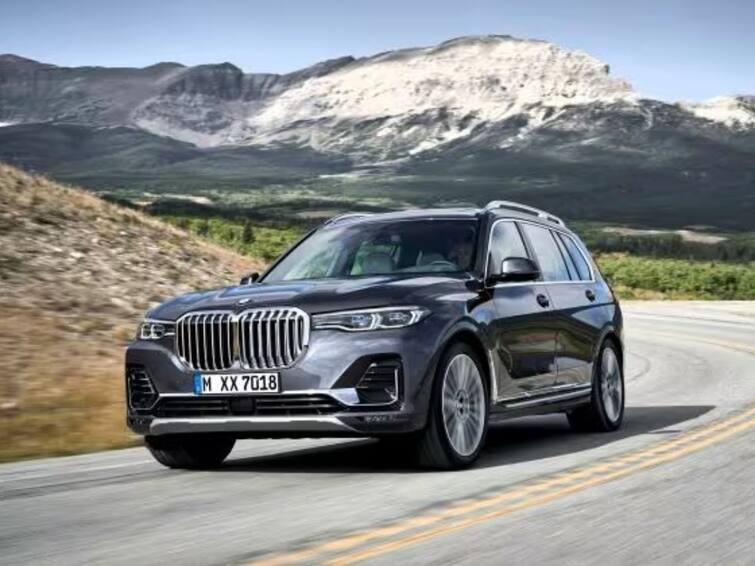 BMW X7 Facelift Launched in India, Price 1.22 Crore Know the features Auto News in Marathi BMW X7 Facelift भारतात लॉन्च, किंमत 1.22 कोटी; जाणून घ्या फीचर्स