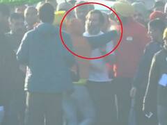 भारत जोड़ो यात्रा कर रहे थे राहुल गांधी, सुरक्षा घेरा तोड़कर आया शख्स और लगा लिया गले, देखें Video