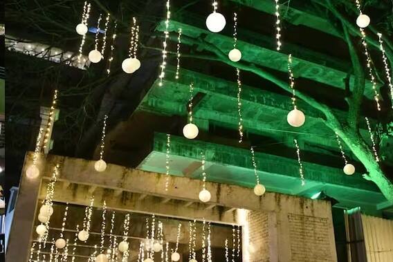 केएल राहुल याचं घराला लायटिंग करण्यात आली आहे. घर सजवण्यात आले आहे. लग्नाची जोरदार तयारी सुरु आहे.