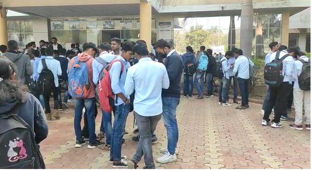 maharashtra News Aurangabad News SSC hall ticket will be available from today Over 1 lakh 80 thousand students in Aurangabad division SSC Exam: आजपासून मिळणार दहावीचे हॉलतिकीट; औरंगाबाद विभागात  1 लाख 80 हजारांवर विद्यार्थी देणार परीक्षा