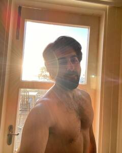 In Pics: चंडीगढ़ के इस लग्जरी बंगले में परिवार के साथ रहते हैं बॉलीवुड एक्टर Ayushmann Khurrana, देखें इनसाइड तस्वीरें