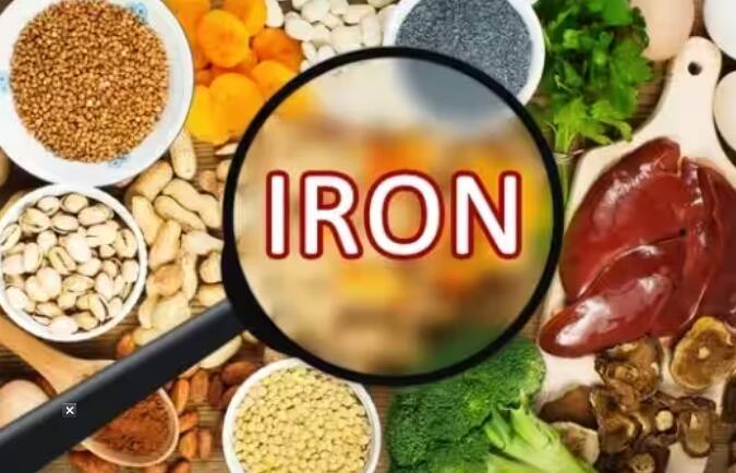 ਅਕਸਰ ਦੇਖਿਆ ਜਾਂਦਾ ਹੈ ਕਿ ਔਰਤਾਂ ਨੂੰ ਜ਼ੁਕਾਮ ਜ਼ਿਆਦਾ ਲੱਗਦਾ ਹੈ, ਇਸ ਦਾ ਸਭ ਤੋਂ ਆਮ ਕਾਰਨ ਹੁੰਦਾ, ਆਇਰਨ ਦੀ ਕਮੀ। ਆਇਰਨ ਰੈਡ ਬਲੱਡ ਸੈਲਸ ਨੂੰ ਪੂਰੇ ਸਰੀਰ ਵਿੱਚ ਆਕਸੀਜਨ ਪਹੁੰਚਾਉਣ ਵਿੱਚ ਮਦਦ ਕਰਦਾ ਹੈ। ਇਸ ਲਈ ਇਹ ਗਰਮੀ ਪੈਦਾ ਕਰਨ ਵਿੱਚ ਸਮਰੱਥ ਹੈ। ਆਇਰਨ ਦੀ ਘਾਟ ਕਾਰਨ ਥਾਇਰਾਇਡ ਦੀ ਕੰਮ ਕਰਨ ਦੀ ਸਮਰੱਥਾ ਹੌਲੀ ਹੋ ਸਕਦਾ ਹੈ।