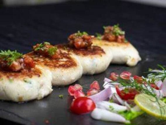 Dahi Kebab: घर पर पार्टी की मेजबानी करने का सोच रहे हैं तो फिर बनाएं 'दही कबाब रेसिपी', गेस्ट खाते ही कहेंगे वाह...