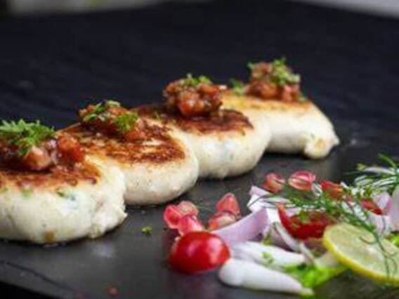 Dahi Kebab: घर पर पार्टी की मेजबानी करने का सोच रहे हैं तो फिर बनाएं 'दही कबाब रेसिपी', गेस्ट खाते ही कहेंगे वाह... Dahi Kebab: घर पर पार्टी की मेजबानी करने का सोच रहे हैं तो फिर बनाएं 'दही कबाब रेसिपी', गेस्ट खाते ही कहेंगे वाह...