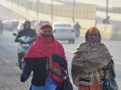 पहाड़ों पर बर्फीली हवाएं, मैदानी इलाकों में जबरदस्त ठंड, दिल्ली में गिरा पारा, पढ़ें लेटेस्ट अपडेट