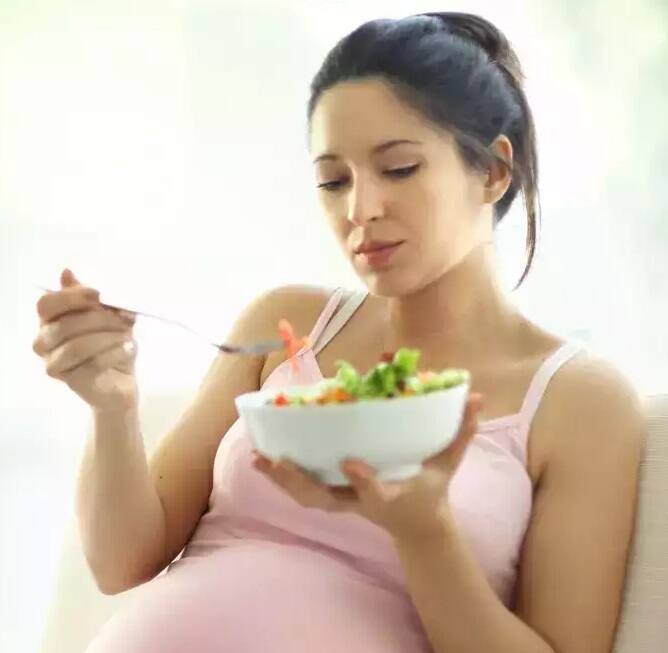 Pregnancy diet tips: જો આપ  ગર્ભાવસ્થા દરમિયાન નબળાઈ અનુભવો છો, તો આપને આ શાકભાજીને આહારમાં સામેલ કરવા જોઈએ. કારણ કે તે કબજિયાત, લોહીની ઉણપને દૂર કરશે. આ ઉપરાંત, તે બેબીના વિકાસમાં પણ મદદ કરશે.