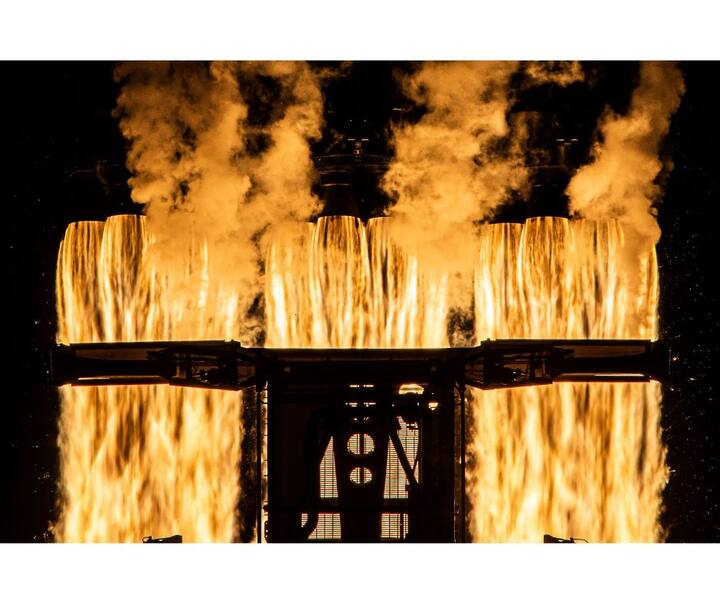 नुकताच SpaceX ने एक व्हिडीओ शेअर करत नुकत्याच लाँच झालेल्या मिशनची माहिती दिली आहे.  फाल्कन 9 रॉकेटच्या पहिल्या स्टेजवर कॅमेरा बसवण्यात आला आहे. या लाँचचा संपूर्ण व्हिडीओ स्पेसएक्सने शेअर केला आहे. ( PC : SpaceX/twitter )