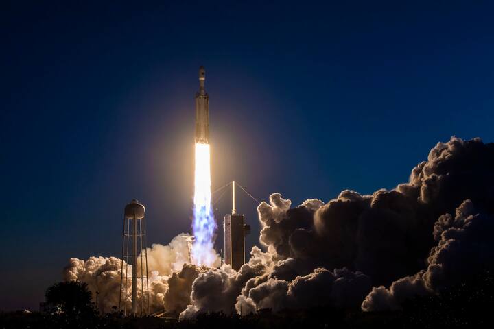 elon musk spacex launched secret satellite for us space force SpaceX USSF 67 Satellite Launch Elon Musk : एलॉन मस्क यांच्या SpaceX चं अमेरिकन सैन्यासाठीचं खास मिशन, USSF-67 सॅटेलाईट लाँच, 'या' कामासाठी होणार वापर