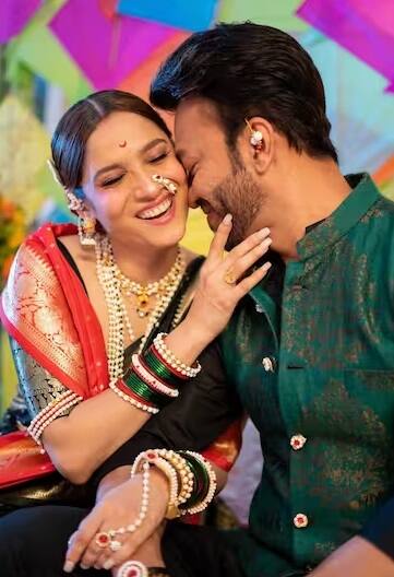 Vicky Jain Romantic Photos: ટીવીના ફેવરિટ કપલ અંકિતા લોખંડે અને વિકી જૈનના બેડરૂમના ફોટા સોશિયલ મીડિયા પર ખૂબ જ વાયરલ થઈ રહ્યા છે.