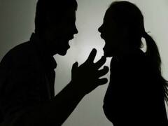 'பொண்டாட்டி கொடுமை தாங்க முடியல சார்..' - காவல்நிலையத்தில் கதறியபடி புகார் அளித்த கணவன்...! காரணம் என்ன?