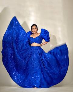 Sreemukhi: బ్లూ డ్రెస్లో బుట్టబొమ్మలా మెరిసిపోతున్న శ్రీముఖి