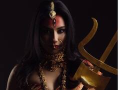 Sophiya Bhujel: हातात त्रिशूळ, भरजरी साडी अन् दागिने; मिस युनिव्हर्स-2023 मध्ये सोफियाचा खास लूक; फोटो व्हायरल