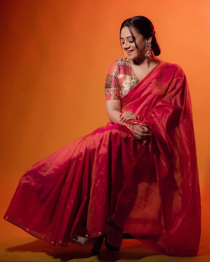 स्पृहा जोशी खूप सुंदर कविता ही करते, सोशल मीडियावर स्पृहाच्या कविता तसेच फोटो आणि व्हिडीओना पसंती मिळते.(फोटो सौजन्य :spruhavarad/इंस्टाग्राम)