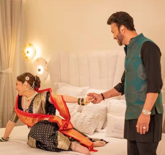 અંકિતા લોખંડે અને વિકી જૈન મકરસંક્રાંતિના અવસર પર રોમેન્ટિક થતા જોવા મળ્યા હતા. તેના બેડરૂમના ફોટા સોશિયલ મીડિયા પર વાયરલ થયા હતા.