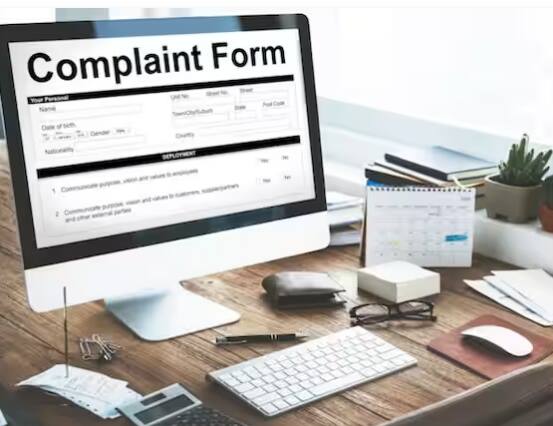 EPFO ਪੋਰਟਲ EPF ਗਾਹਕਾਂ ਨੂੰ ਖੁੱਲ੍ਹੀਆਂ ਸ਼ਿਕਾਇਤਾਂ ਅਤੇ ਰਿਕਵੈਸਟ ਦੇ ਸਟੇਟਸ ਦੇਖਣ ਦੀ ਆਗਿਆ ਦਿੰਦਾ ਹੈ। ਸ਼ਿਕਾਇਤ ਸਿਰਫ਼ PF ਮੈਂਬਰ, EPS ਪੈਨਸ਼ਨਰ, ਰੁਜ਼ਗਾਰਦਾਤਾ ਅਤੇ EPF ਨਾਲ ਜੁੜੇ ਲੋਕ ਹੀ ਦਰਜ ਕਰ ਸਕਦੇ ਹਨ।