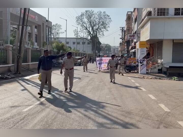 सरकारने नायलॉन मांजा आणि त्यासोबत इतर घातक मांज्यांवर बंदी घातलेली असतानाही इतक्या मोठ्या प्रमाणात मांजा सापडतोच कसा असा सवाल युसूफभाई उपस्थित करतात.