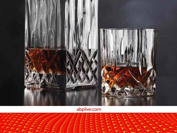 किसी बोतल पर लिखा होता Whisky तो किसी पर Whiskey... इन दोनों में शराब में क्या अंतर है? Difference between whisky and whiskey know meaning of them Intresting Fact about alcohol किसी बोतल पर लिखा होता Whisky तो किसी पर Whiskey... इन दोनों में शराब में क्या अंतर है?