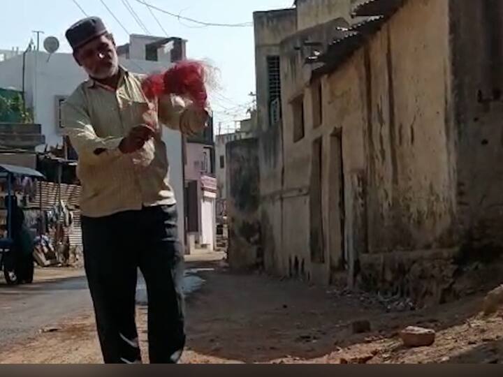 फक्त गोळा केला नाही तर तो नष्ट देखील केला आहे. केवळ यंदाच नाही तर ते गेल्या 15 वर्षांपासून मांजा गोळा करून सामाजिक दायित्व निभावत आहेत.