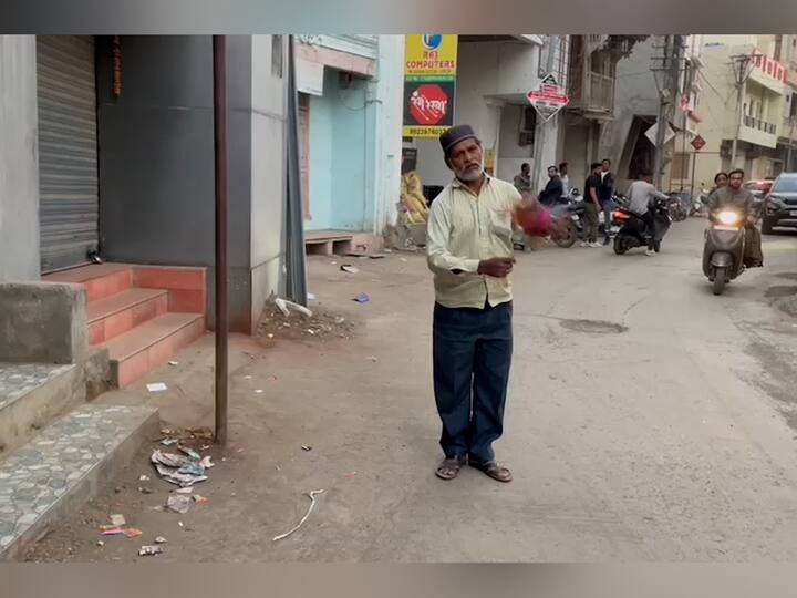 नंदुरबर जिल्ह्यात पतंगोत्सव मोठ्या उत्साहात साजरा होतो. मात्र या काळात पतंग कापल्यानंतर मोठ्या प्रमाणात नायलॉन मांजा झाडावर अडकतो किंवा रस्त्याचाकडेला जाऊन पडतो.