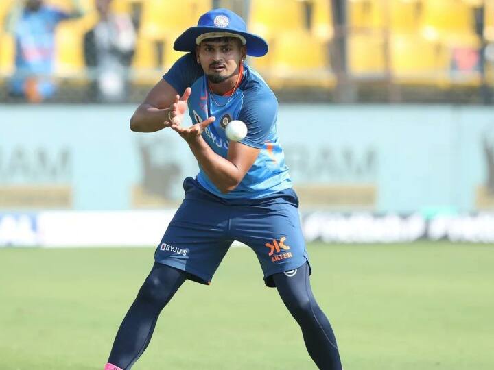 Shreyas Iyer ruled out upcoming 3 match ODI series against New Zealand due to a back injury Shreyas Iyer Ruled Out: चोट की वजह से वनडे सीरीज से बाहर हुए श्रेयस अय्यर, रजत पाटीदार को न्यूजीलैंड के खिलाफ मिला मौका