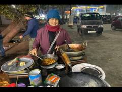 Delhi: பிரிட்டிஷ் கவுன்சில் வேலையை உதறிவிட்டு டீக்கடை போட்ட இளம்பெண் பட்டதாரி...! வாவ் சொல்ல வைக்கும் நோக்கம்..!