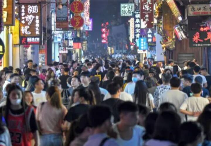 China population dropped decline know latest update China Population: 6 दशकों में पहली बार घटी चीन की जनसंख्या, खुद ड्रैगन ने किया एलान, आंकड़े किए जारी