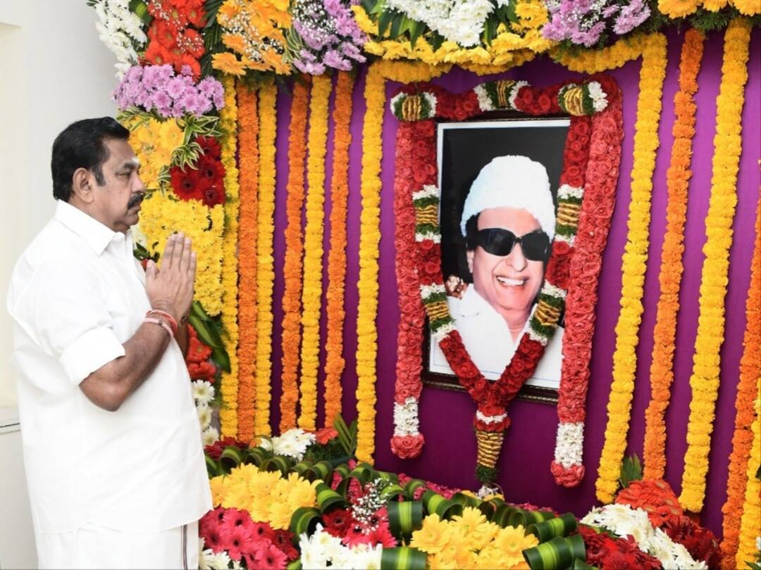 MGR 106th birthday EPS celebrated by showering flowers and giving sweets to the public எம்ஜிஆர் 106வது பிறந்தநாள்… மலர்தூவி வணங்கி ட்வீட்... பொதுமக்களுக்கு இனிப்பு வழங்கி கொண்டாடிய இபிஎஸ்!