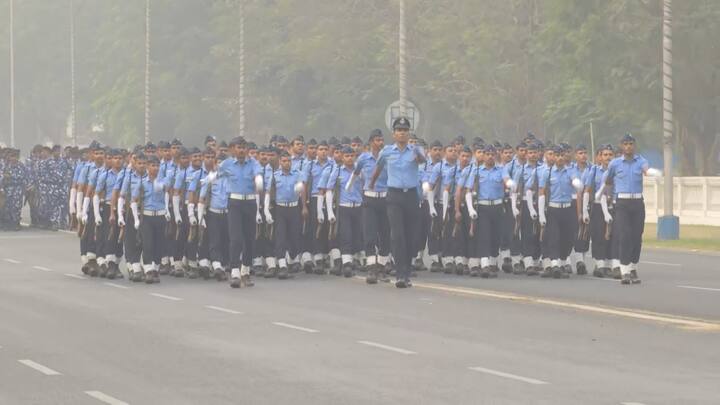 পুলিশের তরফে জানানো হয়েছে, প্রজাতন্ত্র দিবসের মহড়া উপলক্ষ্যে ১৮, ২০, ২১ ও ২৪ জানুয়ারি রেড রোড-সহ বেশ কয়েকটি রাস্তায় যান চলাচল নিয়ন্ত্রণ করা হবে।
