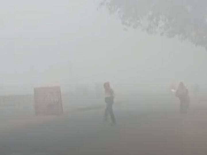 Bihar Weather: बिहार में कोहरे और शीतलहर को लेकर येलो अलर्ट, बीते 24 घंटे में 4 डिग्री गया है न्यूनतम तापमान Bihar Weather: Yellow alert regarding fog and cold wave in Bihar, minimum temperature was four degrees in last 24 hours Bihar Weather: बिहार में कोहरे और शीतलहर को लेकर येलो अलर्ट, बीते 24 घंटे में 4 डिग्री गया है न्यूनतम तापमान