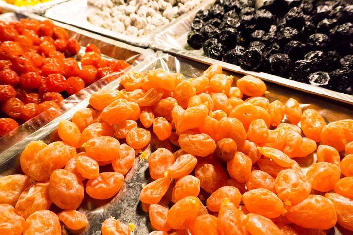 सुका मेवा आणि फळांच्या बाबतीत पाकिस्तान जगातील अनेक देशांच्या पुढे आहे