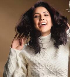 ਖਿਆਲਾਂ 'ਚ ਗੁਆਚੀ ਸ਼ਹਿਨਾਜ਼ ਗਿੱਲ ਨੇ ਕਿਸ ਨਾਲ ਕੀਤਾ ਕਪਲ ਡਾਂਸ ! ਵਾਈਟ ਡਰੈੱਸ 'ਚ ਪਰੀ ਵਾਂਗ ਕਰਵਾਇਆ ਫੋਟੋਸ਼ੂਟ