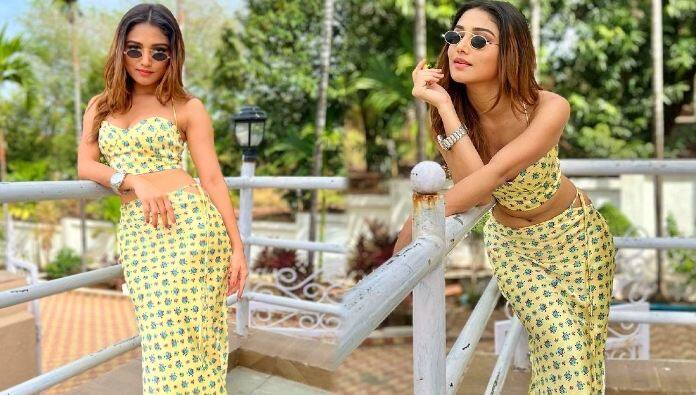 Donal Bisht Pics: ਡੋਨਾਲ ਬਿਸ਼ਟ ਆਪਣੇ ਗਲੈਮਰਸ ਅਤੇ ਬੋਲਡ ਅੰਦਾਜ਼ ਨਾਲ ਪ੍ਰਸ਼ੰਸਕਾਂ ਦੇ ਦਿਲਾਂ 'ਤੇ ਤਬਾਹੀ ਮਚਾਉਣ ਦਾ ਹੁਨਰ ਚੰਗੀ ਤਰ੍ਹਾਂ ਜਾਣਦੀ ਹੈ। ਉਨ੍ਹਾਂ ਦੀਆਂ ਤਸਵੀਰਾਂ ਨੂੰ ਪ੍ਰਸ਼ੰਸਕਾਂ ਵਲੋਂ ਕਾਫੀ ਪਸੰਦ ਕੀਤਾ ਜਾ ਰਿਹਾ ਹੈ।