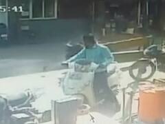 Watch: खंडवा में तेज रफ्तार बाइक ने डिवाइडर को मारी जोरदार टक्कर, एक की मौत, CCTV फुटेज आया सामने
