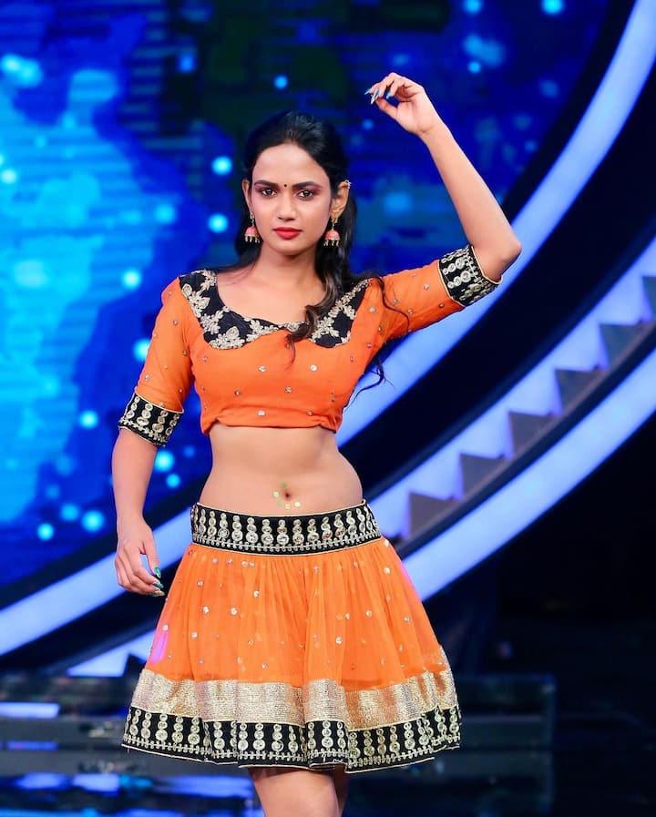 బీబీ జోడీ డాన్స్ షో స్టేజ్ మీద దిగిన ఫోటోస్ ఈ అమ్మడు తన ఇన్ స్టాగ్రామ్ లో షేర్ చేసింది. Image Credit: Ariyana Glory/Instagram