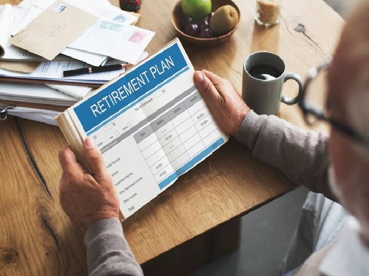 LIC New Jeevan Shanti Plan LIC Pension Plan Jeevan Shanti LIC Pension Plan: एक बार पैसा लगाने पर जिंदगीभर मिलेगी पेंशन की सुविधा, इस प्लान में निवेश से उठा सकते हैं फायदा