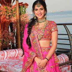 Radhika Merchant:  राधिका मर्चंटनं मेहंदी सोहळ्यासाठी केला खास लूक; पाहा फोटो