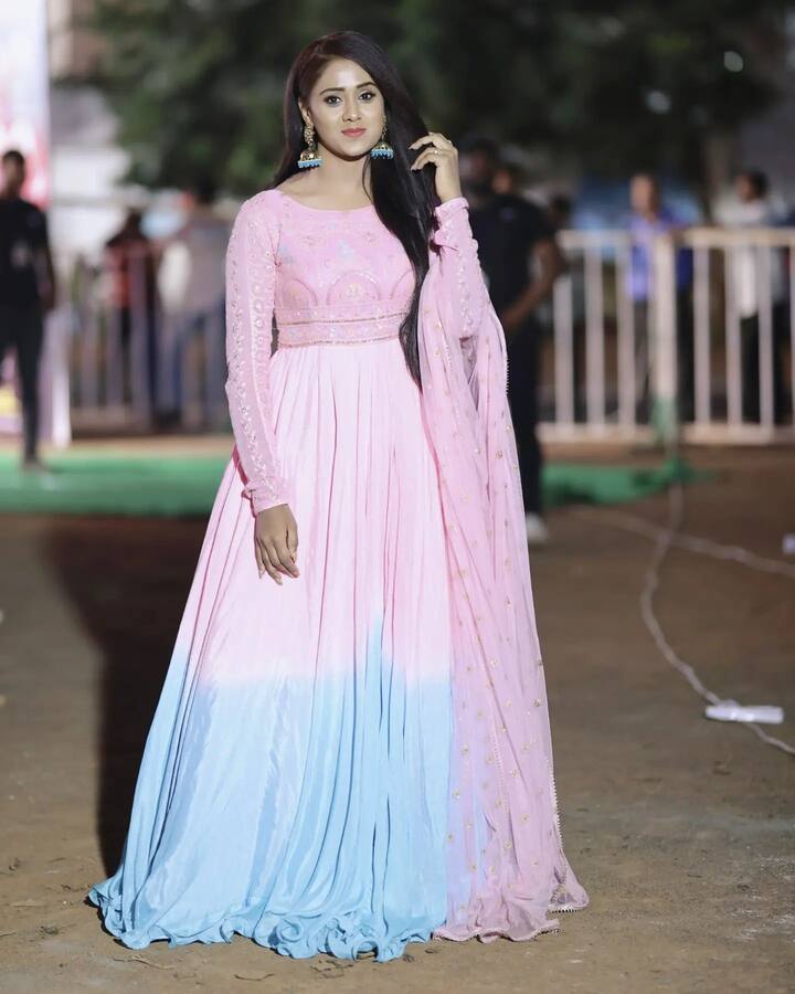 ''మనసిచ్చి చూడు'' సీరియల్ లో భానుగా మంచి మార్కులు సంపాదించుకున్న కీర్తి కేశవ్ భట్..కార్తీకదీపం సీరియల్ లో సౌందర్య మనవరాలు, దీప-డాక్టర్ బాబు కూతురు హిమగా నటించింది.