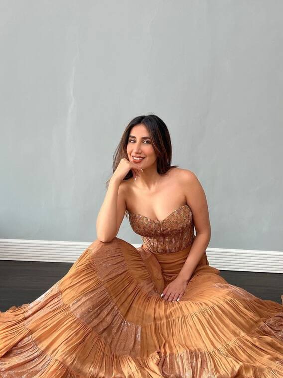 पंजाबी एक्ट्रेस पारुल गुलाटी के खूब हैं चर्चे